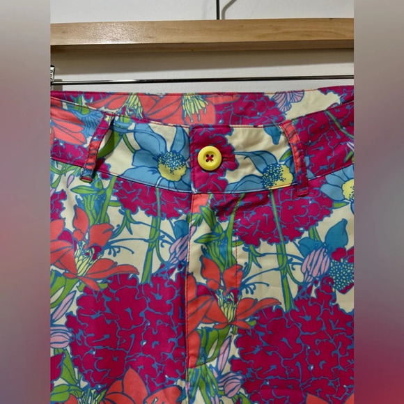Floral print summer shorts Size 4 - Picture 2 of 5